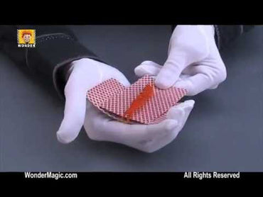 तैरती हुई महिला